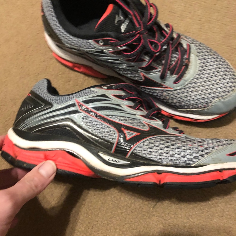 Mizuno wave enigma 6 size 10